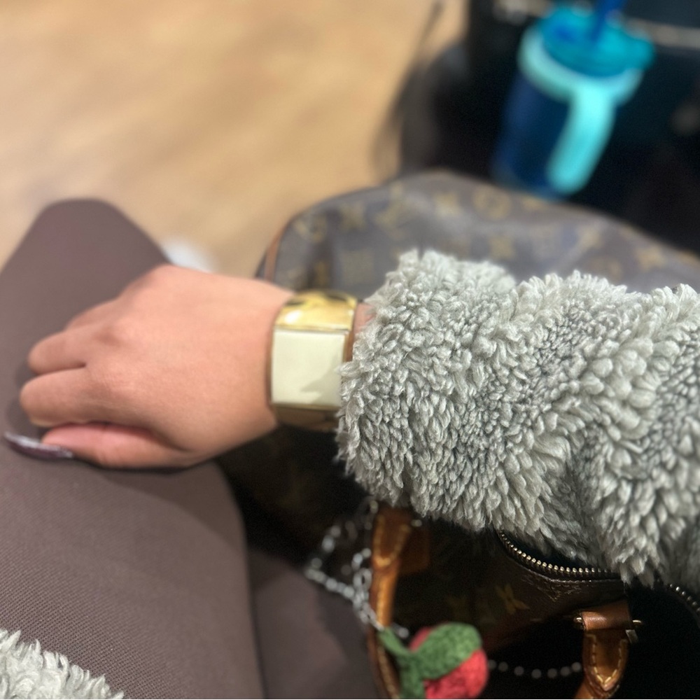 Vintage Gold Cuff Bracelet with Cream Inlay – Elegant Retro Style